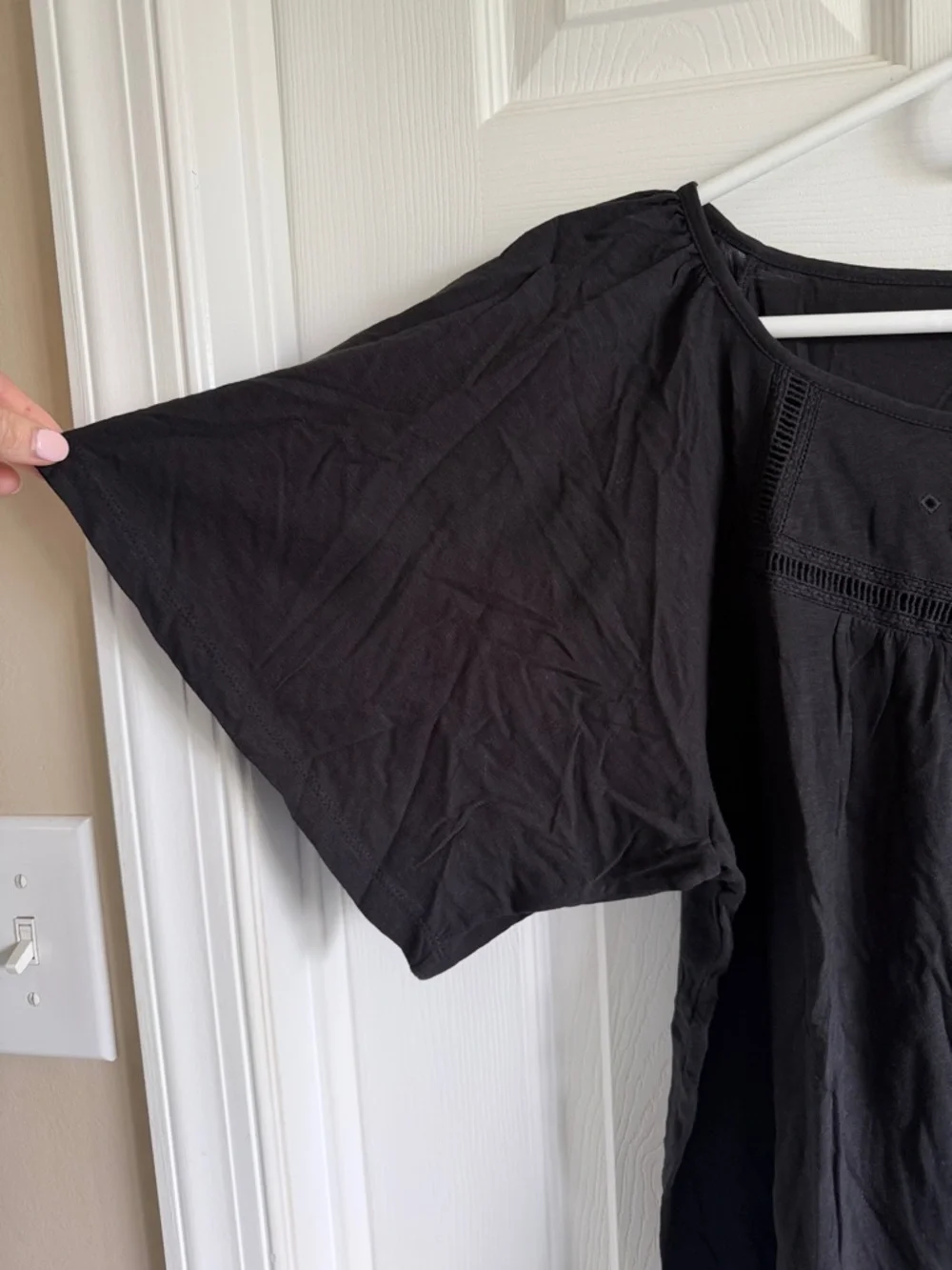 NWT LOFT Black Eyelet Scoop-Neck Flutter Sleeve Top - Picture 4 of 8